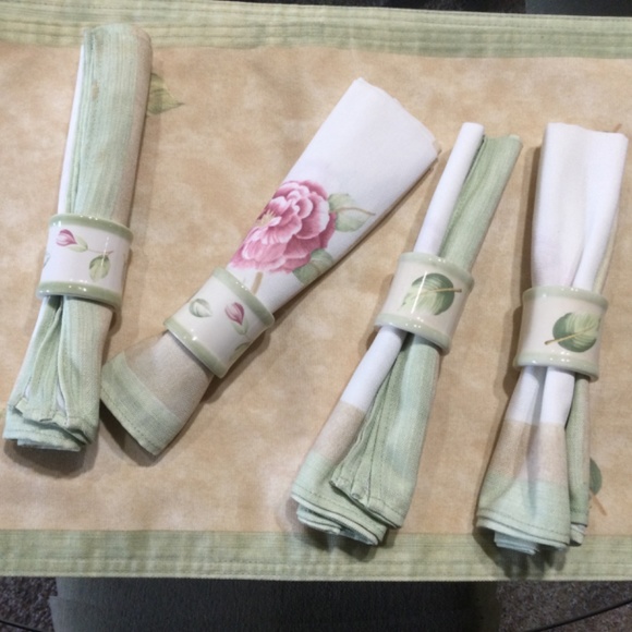 Vintage Elegant Design Hand Painted Ceramic Napkin Rings, Set of 4 - Picture 6 of 10